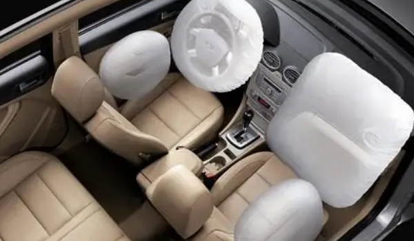 別克英朗有幾個安全氣囊 標(biāo)配四個安全氣囊