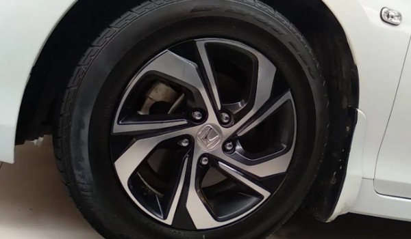 本田雅閣輪胎型號(hào)尺寸 輪胎型號(hào)為235/45 r18