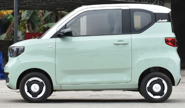 五菱宏光miniev和奇瑞小螞蟻哪個好 小螞蟻配置豐富車身長達(dá)3.2米