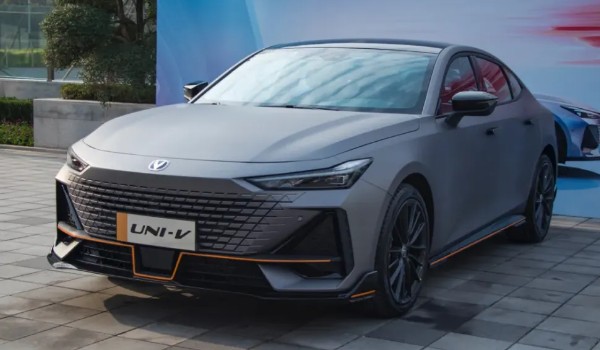 長(zhǎng)安uni-v發(fā)動(dòng)機(jī)怎么樣 動(dòng)力十分充沛(采用1.5T四缸發(fā)動(dòng)機(jī))