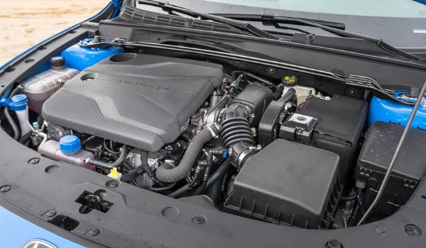 長(zhǎng)安uni-v發(fā)動(dòng)機(jī)怎么樣 動(dòng)力十分充沛(采用1.5T四缸發(fā)動(dòng)機(jī))