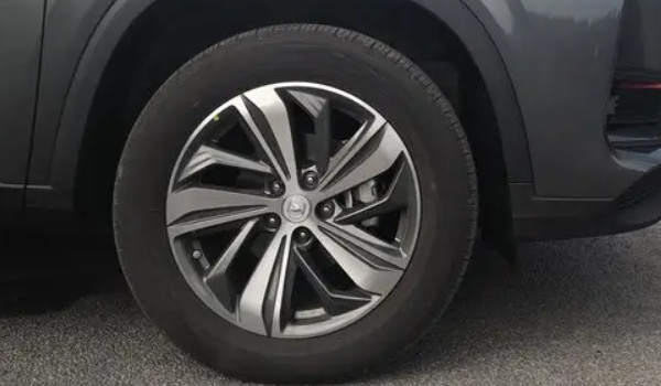 長(zhǎng)安cs75plus輪轂尺寸多少 汽車輪轂尺寸為19英寸