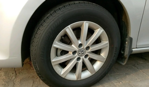 大眾寶來輪胎規(guī)格型號(hào) 采用兩種規(guī)格型號(hào)（195/65 R15和205/55 R16）