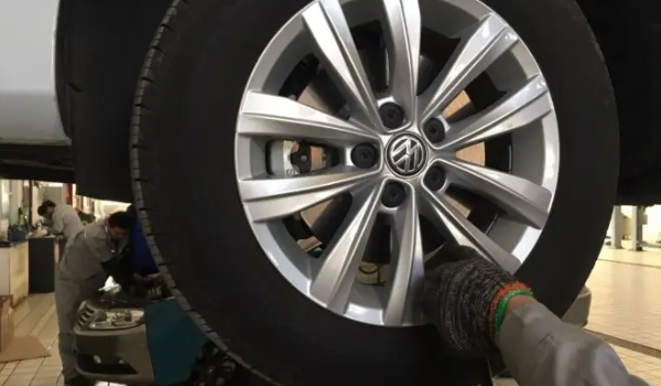 大眾寶來輪胎規(guī)格型號(hào) 采用兩種規(guī)格型號(hào)（195/65 R15和205/55 R16）