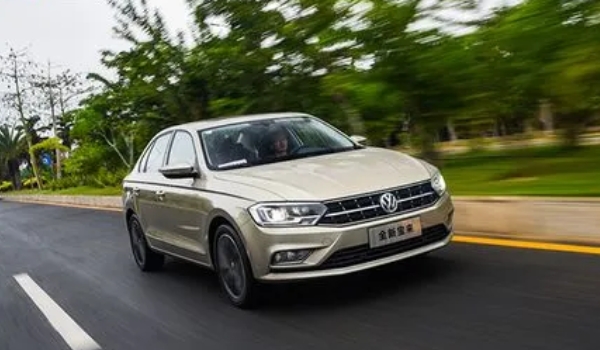 大眾寶來(lái)到底怎么樣 車身長(zhǎng)4.6米（百公里綜合油耗5L）