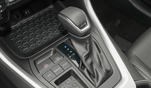 豐田威蘭達(dá)的變速箱怎么樣 變速迅捷無(wú)頓挫感(采用兩款變速箱類(lèi)型)