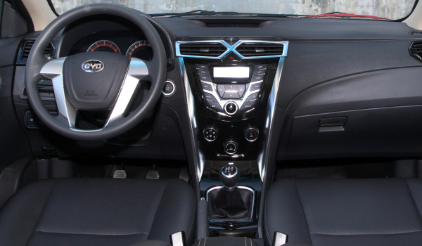 比亞迪f3新車多少錢2022款 比亞迪f3售價4萬一臺(二手價8千元)