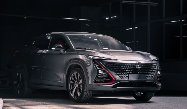 長(zhǎng)安uni-v什么顏色好看 星鉆黑色更沉穩(wěn)（十種車(chē)身顏色）