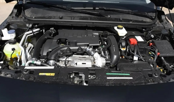 標(biāo)致408是什么發(fā)動機 采用兩款不同結(jié)構(gòu)發(fā)動機（1.2T三缸/1.6T四缸）