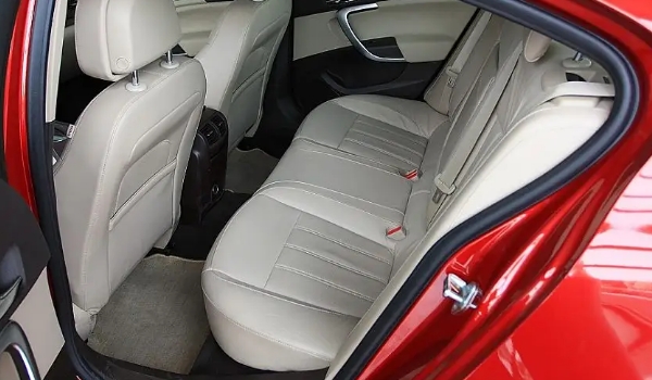 別克君威車(chē)身尺寸是多少 長(zhǎng)寬高4904*1863*1461mm