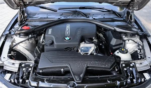 寶馬3系是什么發(fā)動機 搭載2.0T四缸渦輪增壓發(fā)動機（有高種低三種功率）