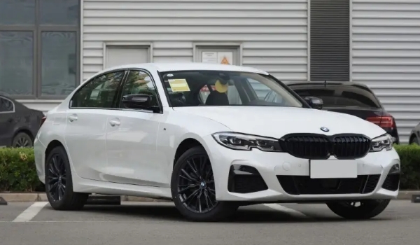 寶馬3系是什么發(fā)動機 搭載2.0T四缸渦輪增壓發(fā)動機（有高種低三種功率）