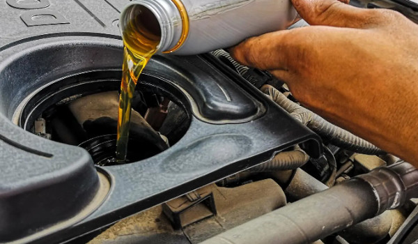 寶馬3系一般用什么機(jī)油 推薦使用殼牌5w30(散熱性十分不錯)