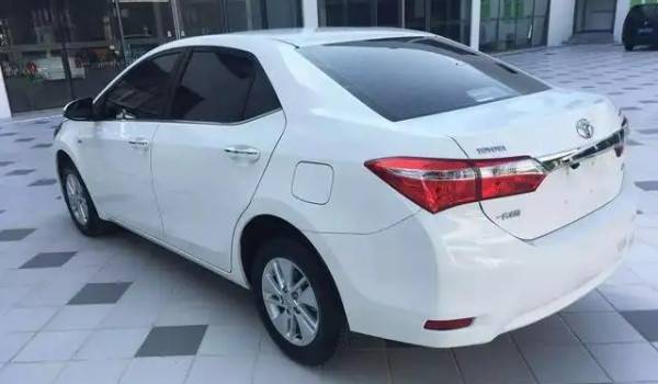 豐田卡羅拉哪款顏色好看 超級(jí)白配色耐看保值率高