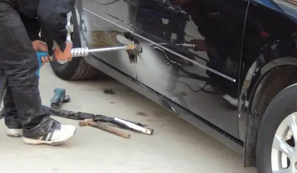 鈑金噴漆多少錢(qián) 普通修車(chē)店200元一處