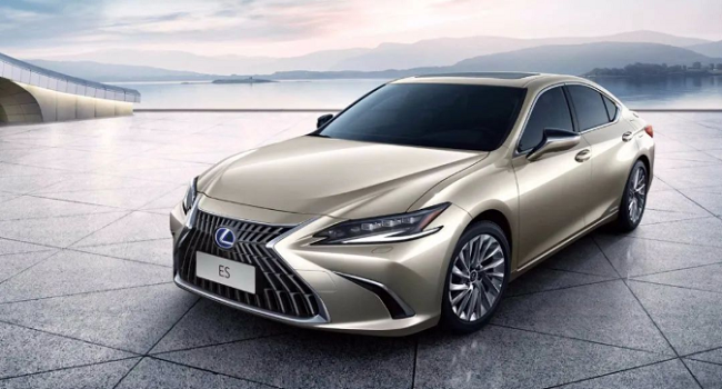 雷克薩斯ES怎么樣，見到車腳都提不動了