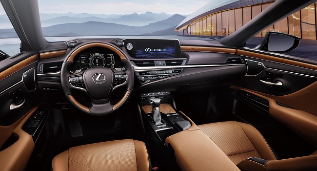 雷克薩斯ES怎么樣，見到車腳都提不動了