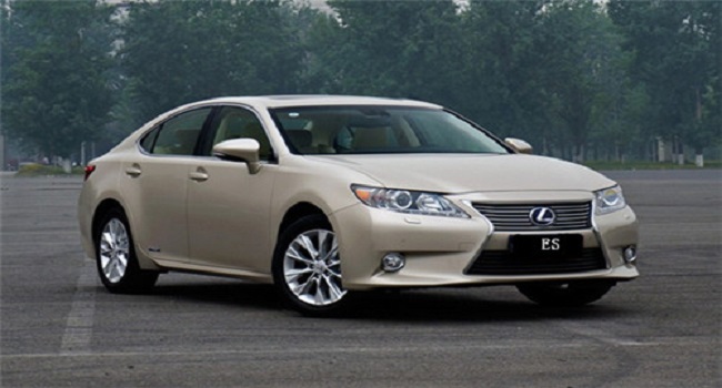 雷克薩斯ES怎么樣，見到車腳都提不動了