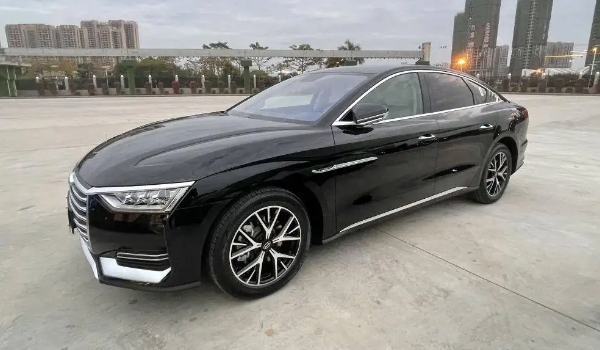 比亞迪漢和比亞迪e9哪個(gè)好，比亞迪漢配置更豪華（同價(jià)位下）