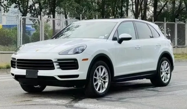 保時捷卡宴混動好還是油的好，追求動力當(dāng)然是油的刺激