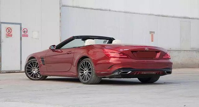 奔馳2022硬頂敞篷跑車(chē)多少錢(qián)，價(jià)格與油耗決定速度與激情