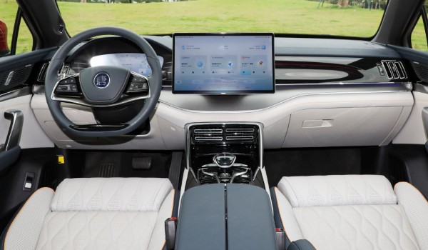 護(hù)衛(wèi)艦07會(huì)比比亞迪唐便宜嗎 價(jià)格是差不多的(尺寸配置相差無幾)