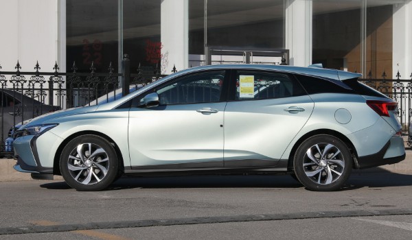 別克微藍(lán)6插電混動版參數(shù) 采用雙電機(jī)輔助(純電續(xù)航可達(dá)50km)