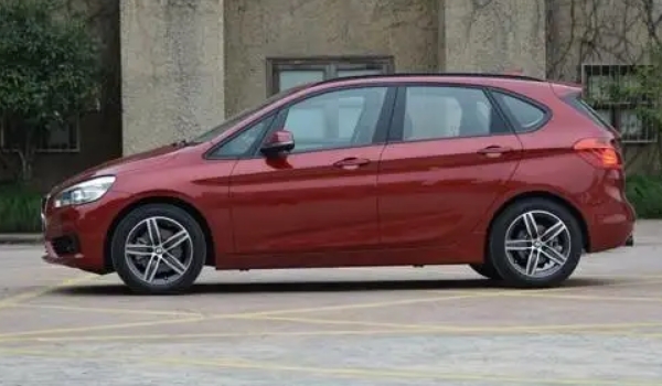 寶馬218i旅行車二手車價(jià)格，市場(chǎng)成交價(jià)12萬起