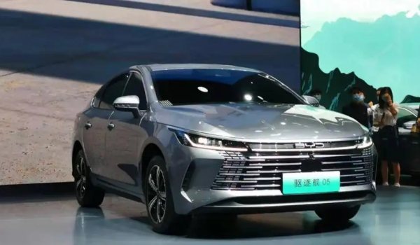 比亞迪驅(qū)逐艦05價(jià)格參數(shù)，最新款售價(jià)11萬(wàn)（發(fā)動(dòng)機(jī)最大功率110馬力）