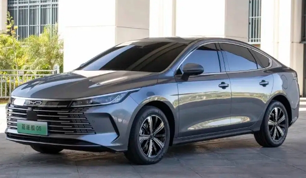 比亞迪驅(qū)逐艦05價(jià)格參數(shù)，最新款售價(jià)11萬(wàn)（發(fā)動(dòng)機(jī)最大功率110馬力）