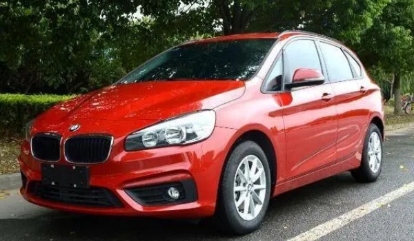 進口寶馬2系多功能旅行車怎么樣，兩廂車空間寬敞舒適