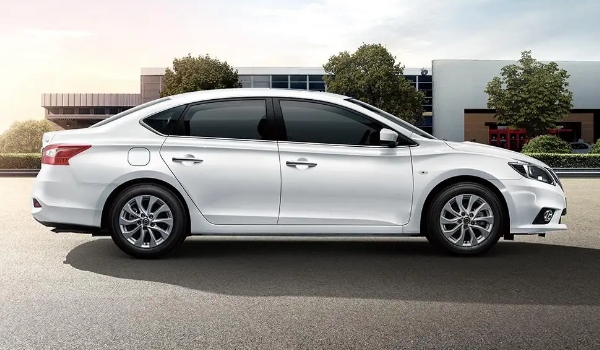 經(jīng)典軒逸有幾款車(chē)型，現(xiàn)僅有3款車(chē)型在售（落地最低9萬(wàn)）