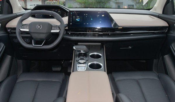 長(zhǎng)安cs55plus怎么樣值得買(mǎi)嗎 車(chē)身長(zhǎng)達(dá)4.5米(前后均為獨(dú)立懸架結(jié)構(gòu))