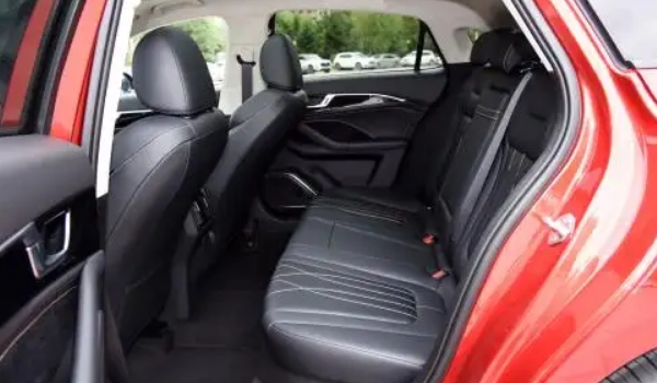 奔騰b70評價怎么樣，綜合口碑評分4.51（深受車主青睞）