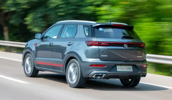 長(zhǎng)安cs55plus和吉利博越哪個(gè)好 吉利博越配置豐富(車身長(zhǎng)達(dá)4.5米)