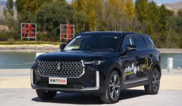 2022奔騰t99車主真實口碑，車身霸氣內(nèi)飾高端