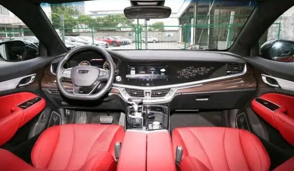 吉利博瑞口碑評(píng)價(jià)怎么樣，科技配置高級(jí)豐富（油耗實(shí)測(cè)較低）