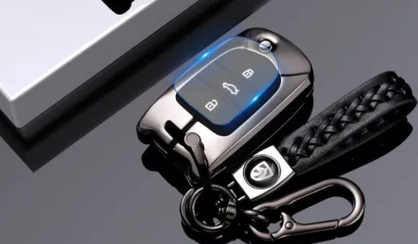 寶駿730鑰匙鎖車(chē)?yán)锪嗽趺崔k 有四種解決辦法(避免鑰匙掉入車(chē)內(nèi))
