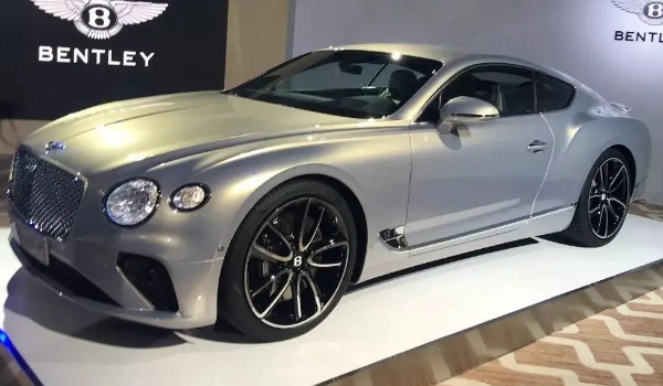 開(kāi)賓利歐陸的都什么人，富豪很少親自上手開(kāi)（有網(wǎng)紅和司機(jī)兩類）