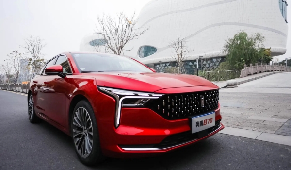 奔騰b70是進(jìn)口發(fā)動(dòng)機(jī)嗎，一汽集團(tuán)自主研發(fā)（動(dòng)力吊錘同價(jià)位日系車）