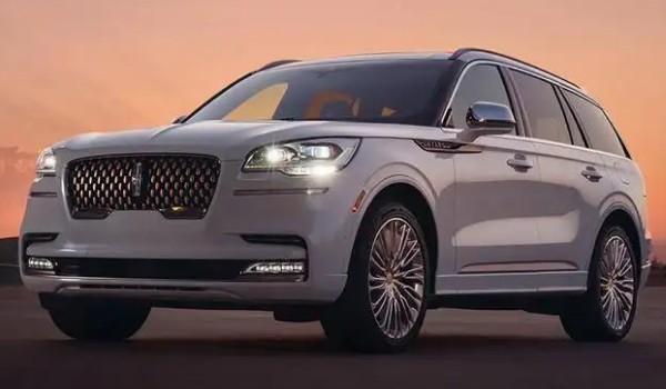 林肯飛行家參數(shù)及配置如何 車身長達(dá)5米(搭載3.0T六缸發(fā)動機(jī))