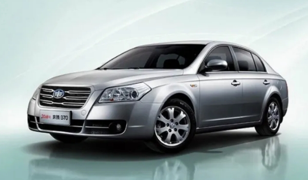 08老款奔騰b70油耗，實測百公里油耗8L（搭載2.0L和1.8T兩款發(fā)動機）