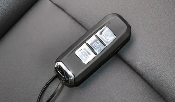 寶駿510鑰匙沒電了怎么打火啟動，將鑰匙貼在一鍵啟動按鈕上最快捷