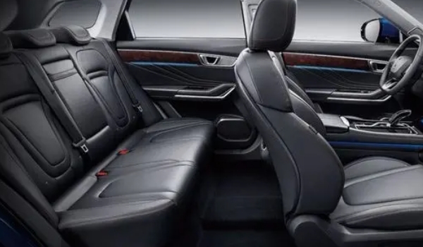 奔騰t99怎么樣值得購買嗎，同價位2.0T動力看誰都是弟弟（實測空間充裕）