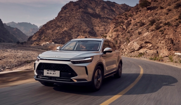 北京x7油耗，百公里油耗實(shí)測9.3L（搭載1.5T四缸動力）