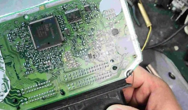 epc燈亮是什么故障，發(fā)動(dòng)機(jī)電子穩(wěn)定系統(tǒng)故障