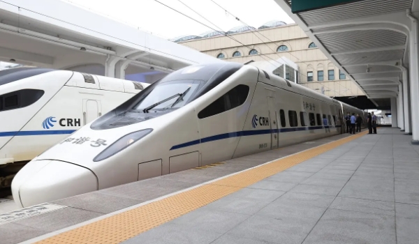 動車和高鐵有什么區(qū)別，有四個明顯的區(qū)別（車次/速度/鐵軌/行駛要求）