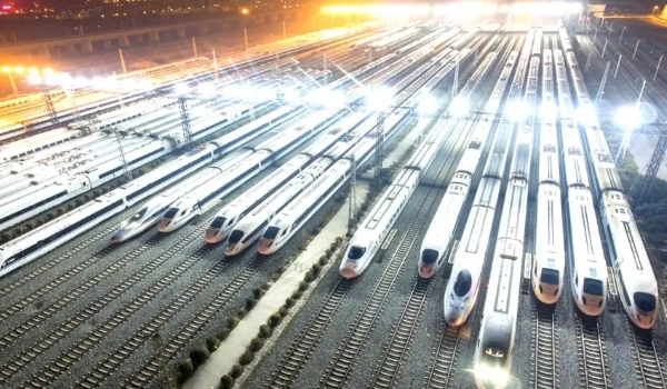 動車和高鐵有什么區(qū)別，有四個明顯的區(qū)別（車次/速度/鐵軌/行駛要求）