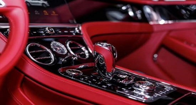 賓利歐陸底盤升降按鈕咋用，賓利歐陸GT奢華木質(zhì)內(nèi)飾誘惑大