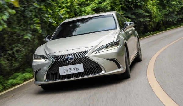 雷克薩斯es300h新款價格，在售2021款報價37萬起